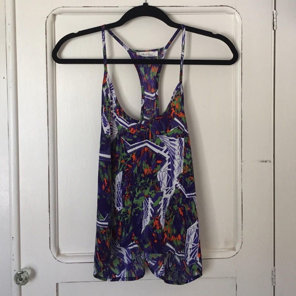 Graphic tank