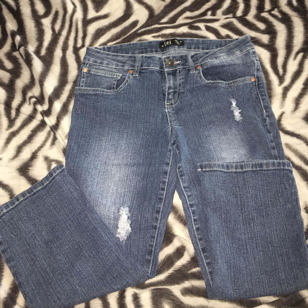 Distressed Cropped Jeans