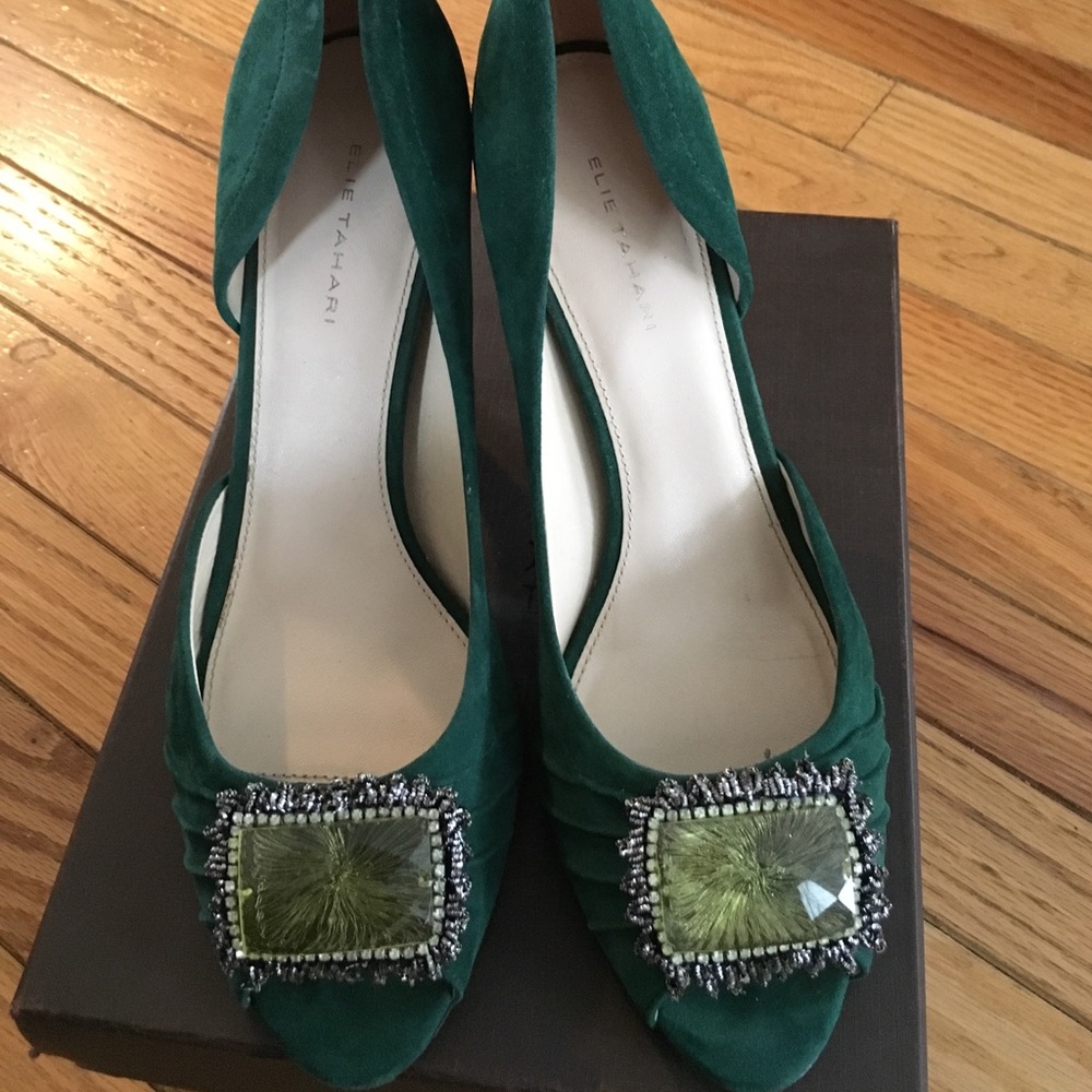 🔹Final Sale🔹Elie Tahari suede peep toe pumps