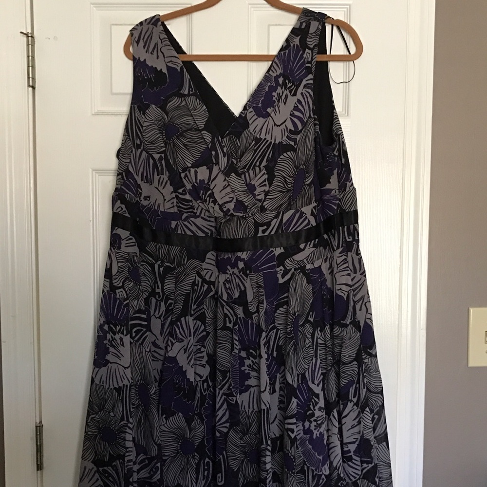 Stunning Tea Length, V-Necked Floral Dress 20W