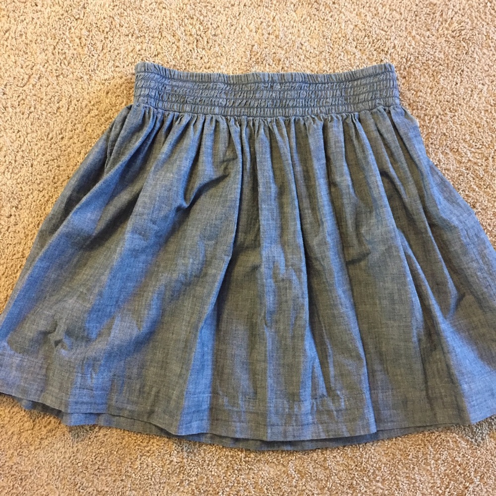 Banana Republic Size 6 Chambray Skirt