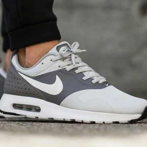 Nike Air Tavas Size 8