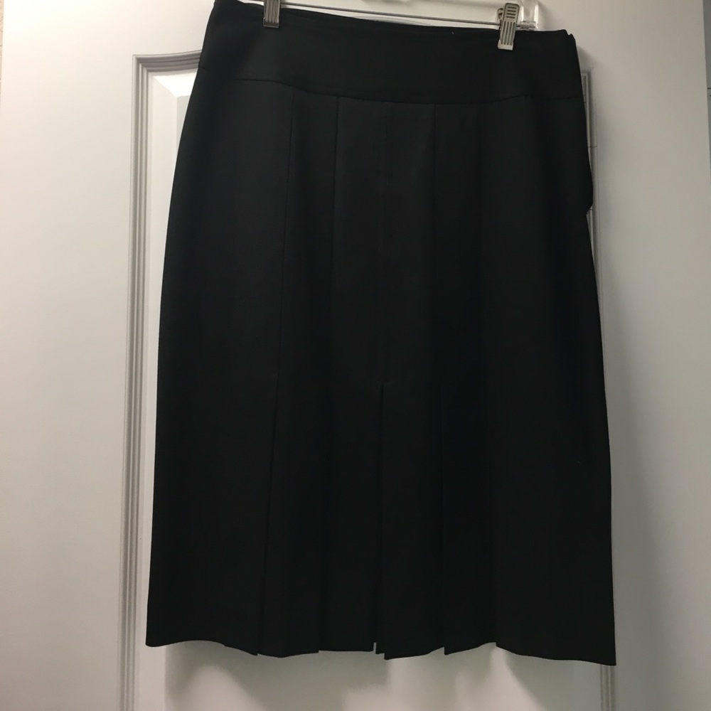 Black straight skirt with pleats