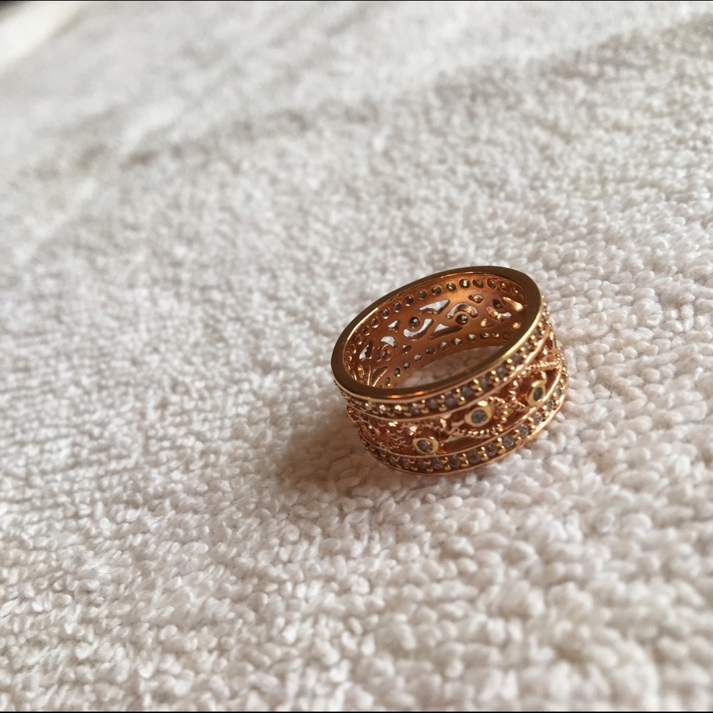 Ring - Picture 1 of 2