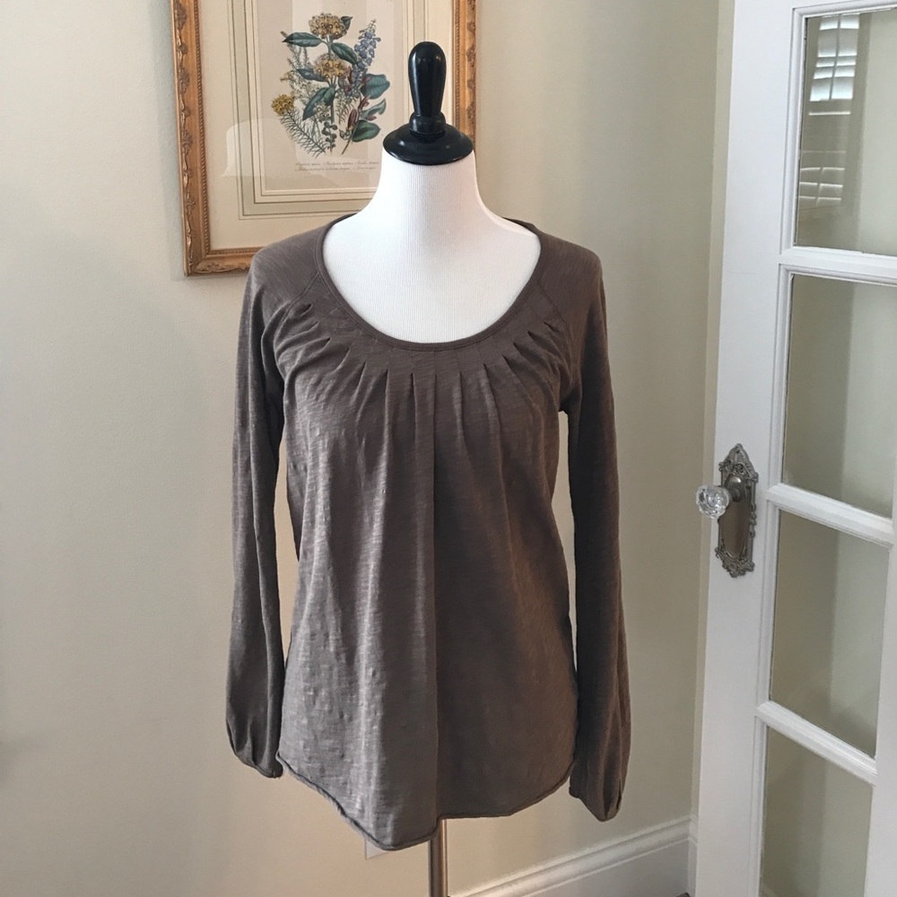 Long sleeve knit top
