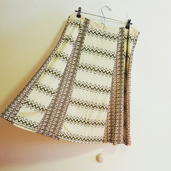 Banana Republic Dresses & Skirts - Banana Republic Patterned Silk Blend Skirt