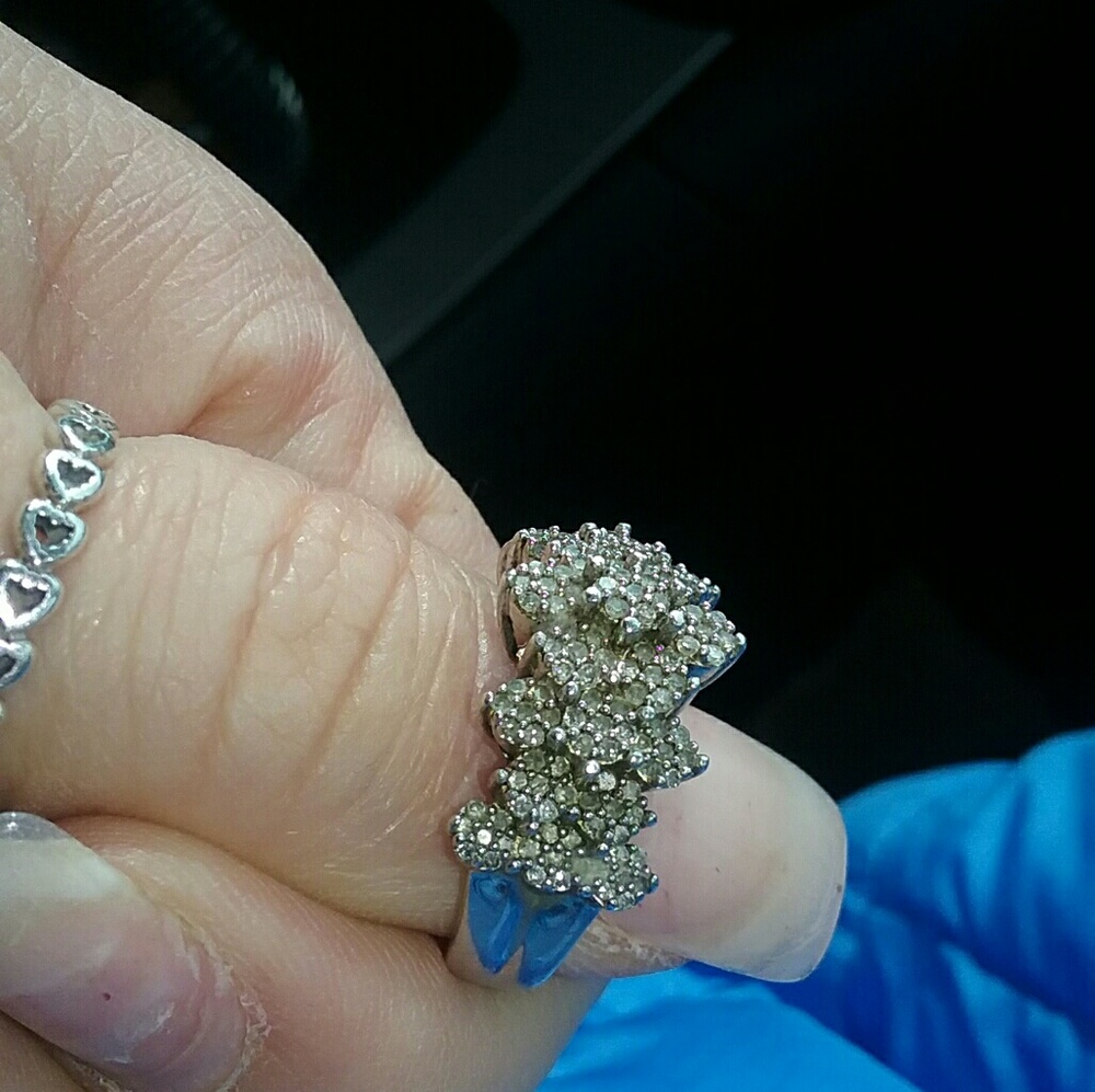 Floral pattern diamond cocktail ring