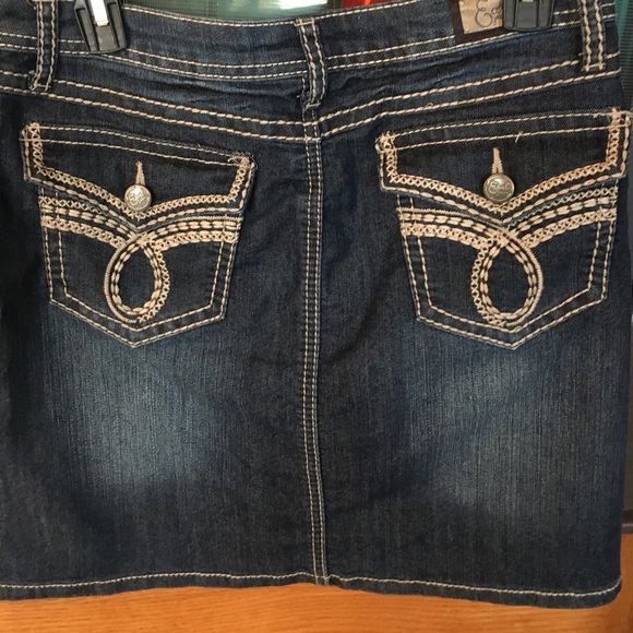 earl jean skirt - Picture 1 of 3