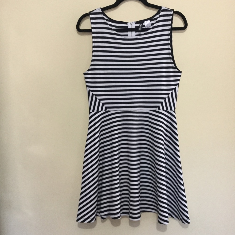 Black and white H&M dress