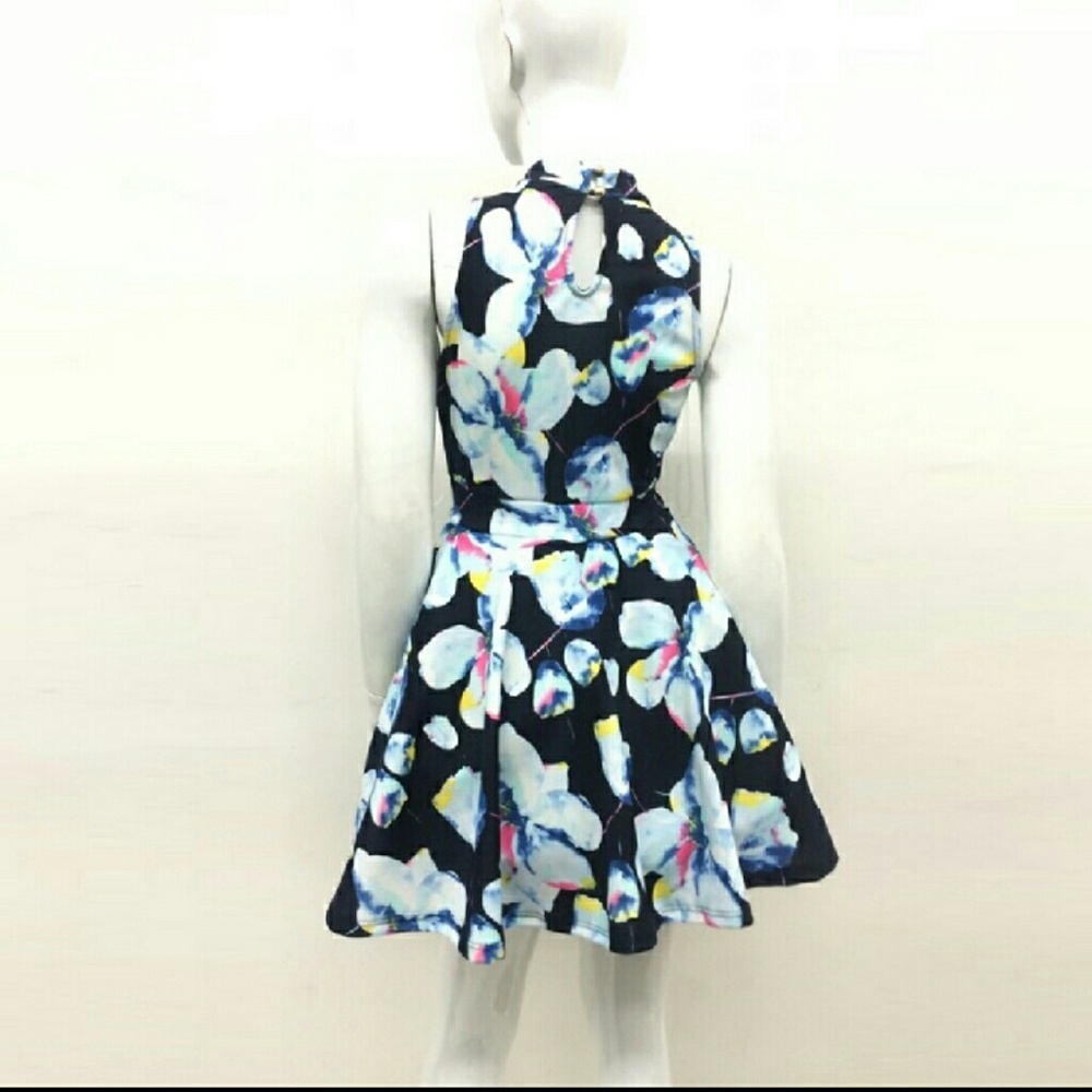 💞🌺Floral Print Dress🌺💕 - Picture 2 of 3
