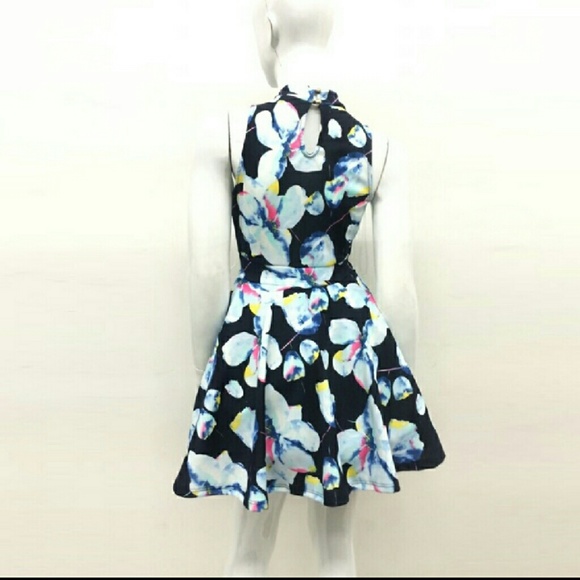 💞🌺Floral Print Dress🌺💕 - Picture 2 of 3