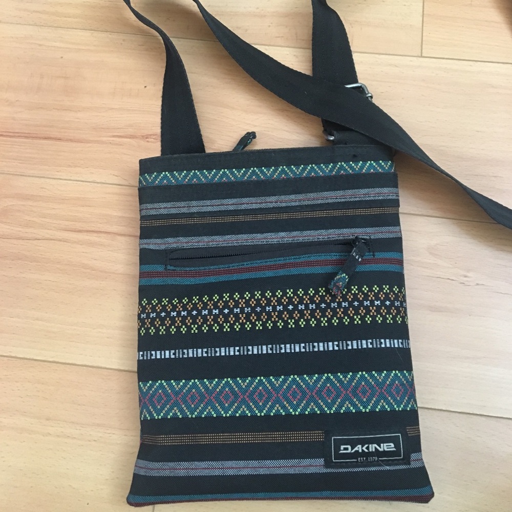 Dakine cross body purse