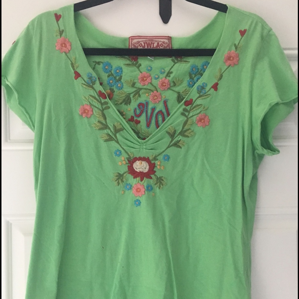 Vneck green LOVE shirt