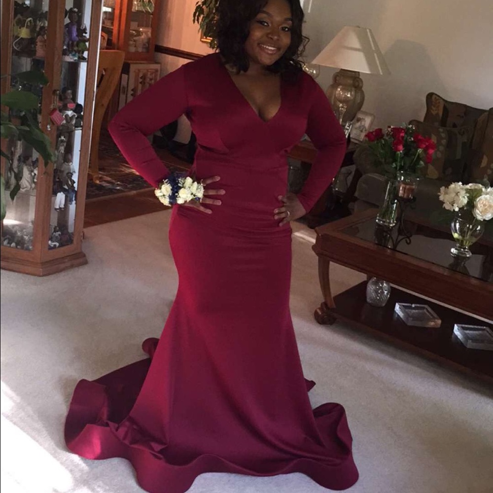Beautiful Burgundy Prom dress with Train