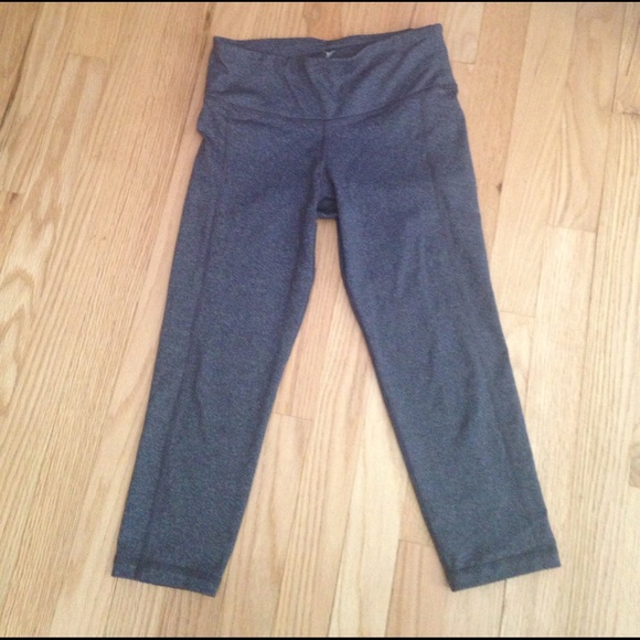 Old Navy Active Workout Crop Pants - xs - Picture 2 of 2
