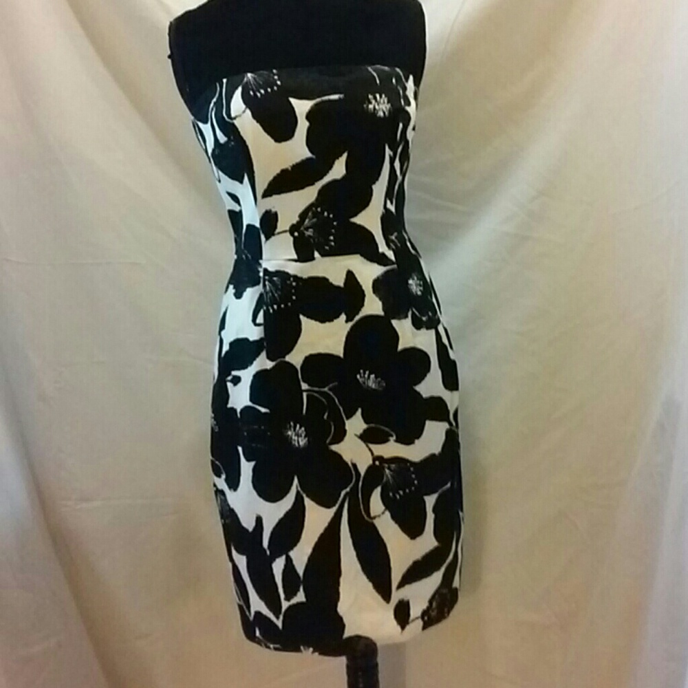 Black and whit floral dress