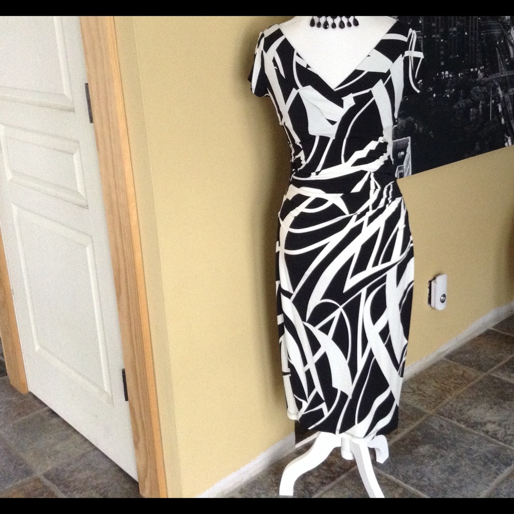 NWOT MAGGY LONDON BLACK/WHITE STUNNING DRESS