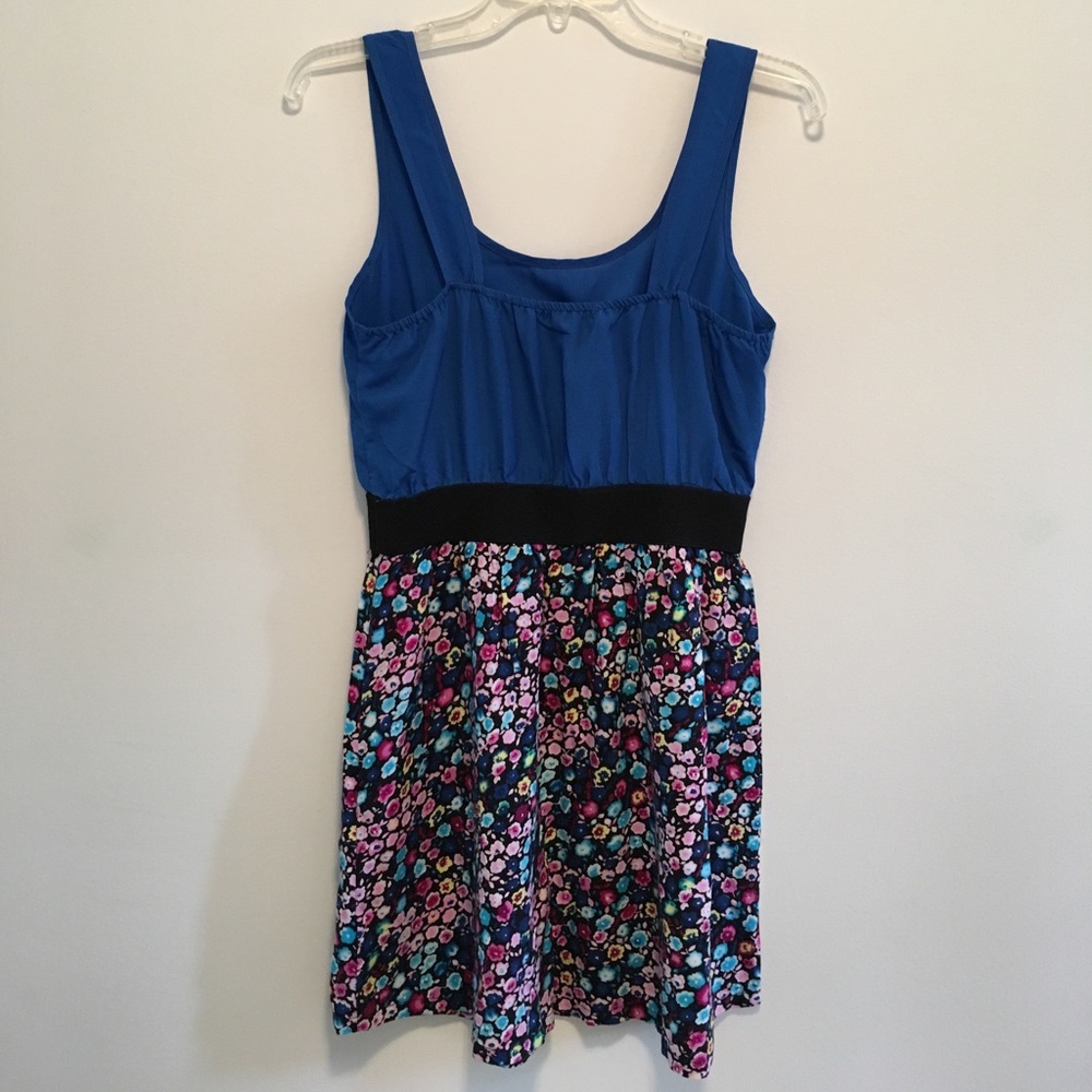 Spring dress - Picture 4 of 4