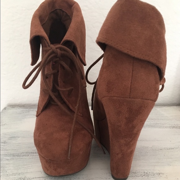 🌸Super cute booties!🌸 - Picture 2 of 3