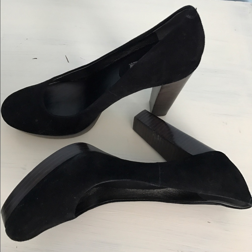 Pumps - Picture 2 of 4