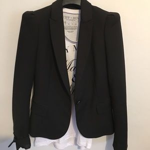 Tiff + Jen Sleeveless top