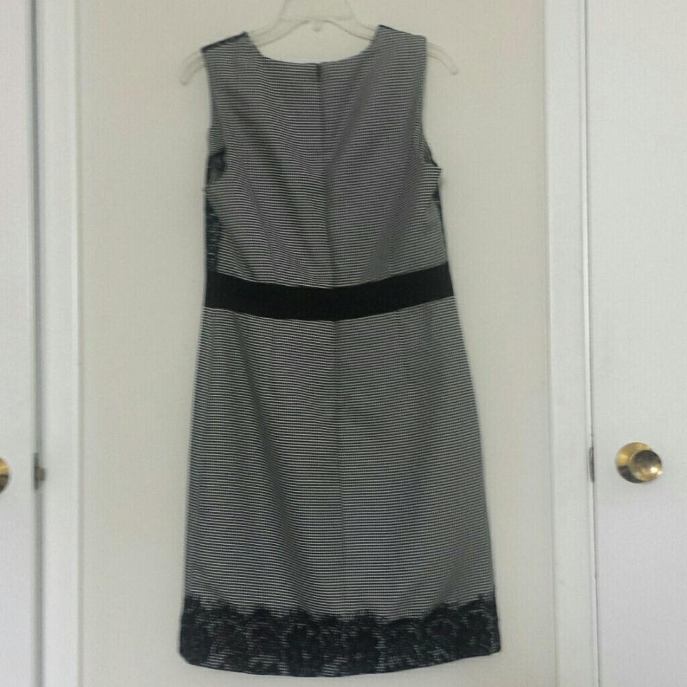 Black Stripe Lace-Trim Sleeveless Dress - Picture 3 of 3