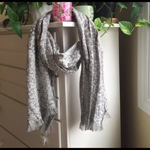 Banana republic animal print scarf gray