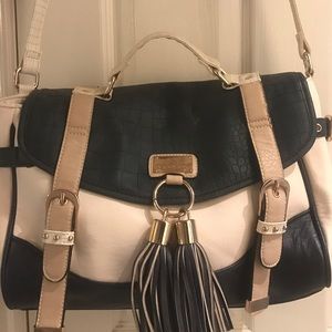 River Island Crossbody, shoulder, or handle carry