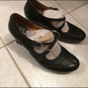 Black Earthies heels