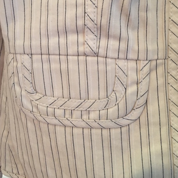 Gap beige blazer with black and white pin stripes - Picture 2 of 3