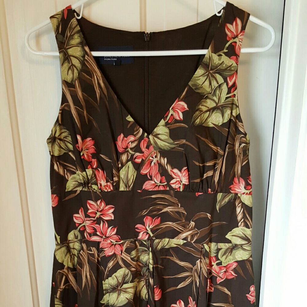 Hawaiian print dress.