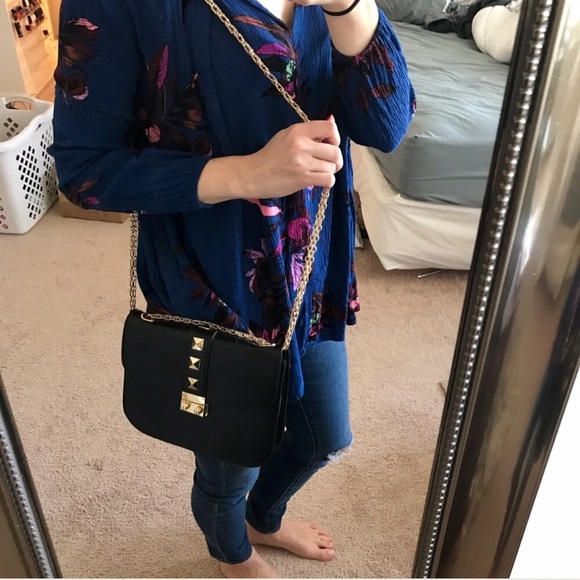 Black Crossbody with Gold Chain - Picture 4 of 4