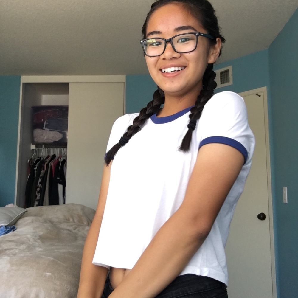 cropped white tee w/ dark blue hemming // f21