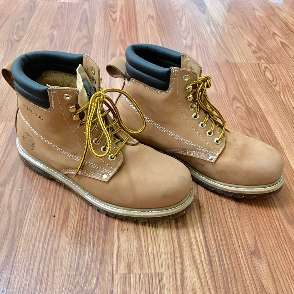 🎉HOST PICK 7/28🎉Sketchers Men's Boot