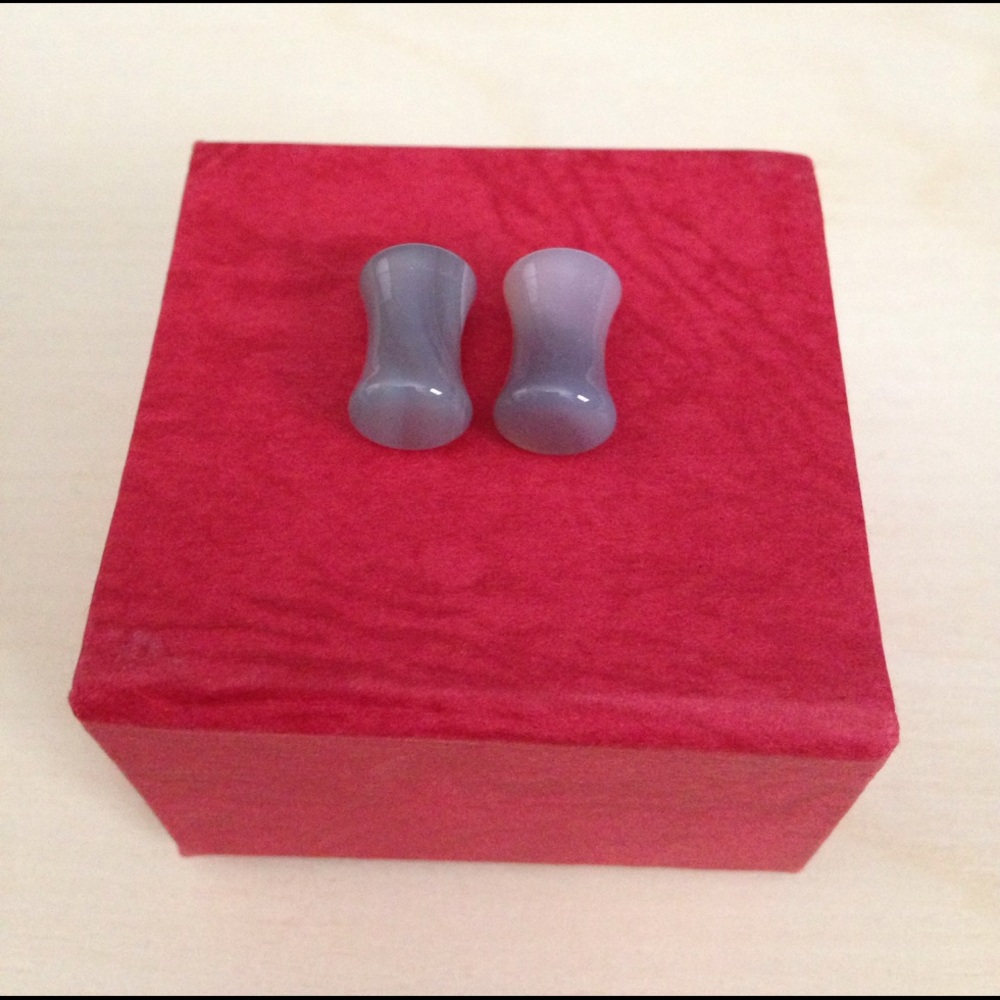2G grey agate plugs