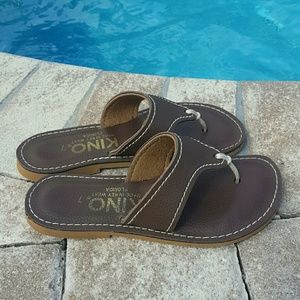 Sandals/ kinos
