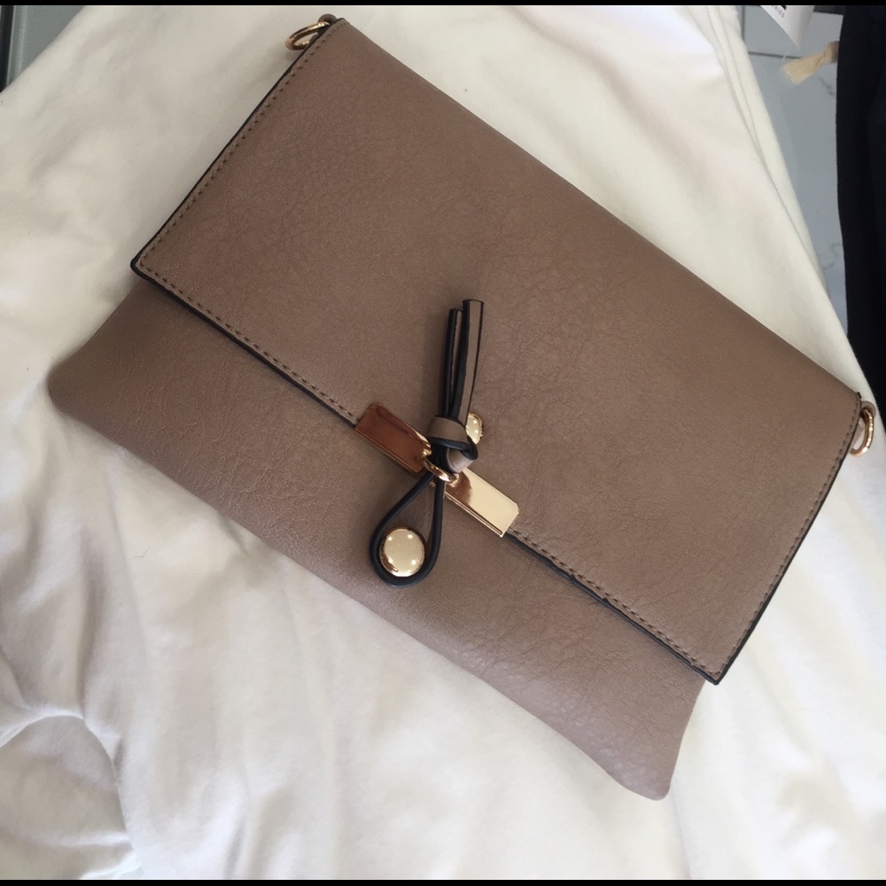 Nude Clutch (comes with strap)
