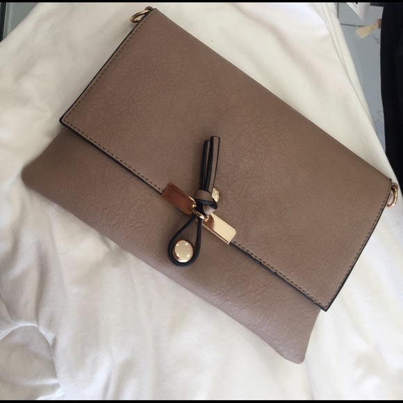 Nude Clutch (comes with strap) - Picture 1 of 1