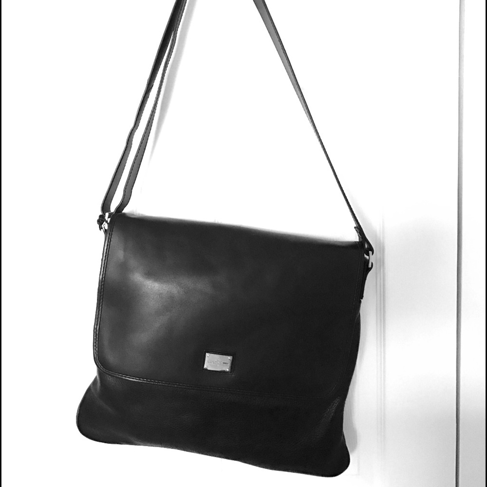 Black Cole Haan large cross body/messenger bag.