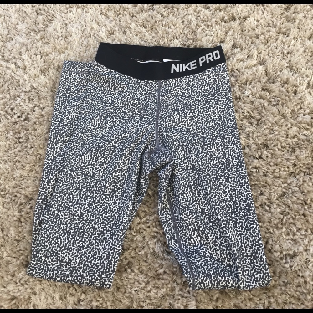 Nike Pro leopard leggings