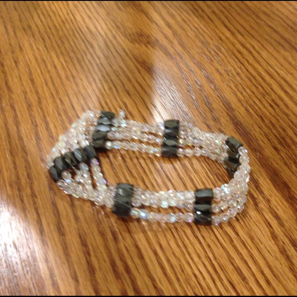 Magnetic necklace/bracelet