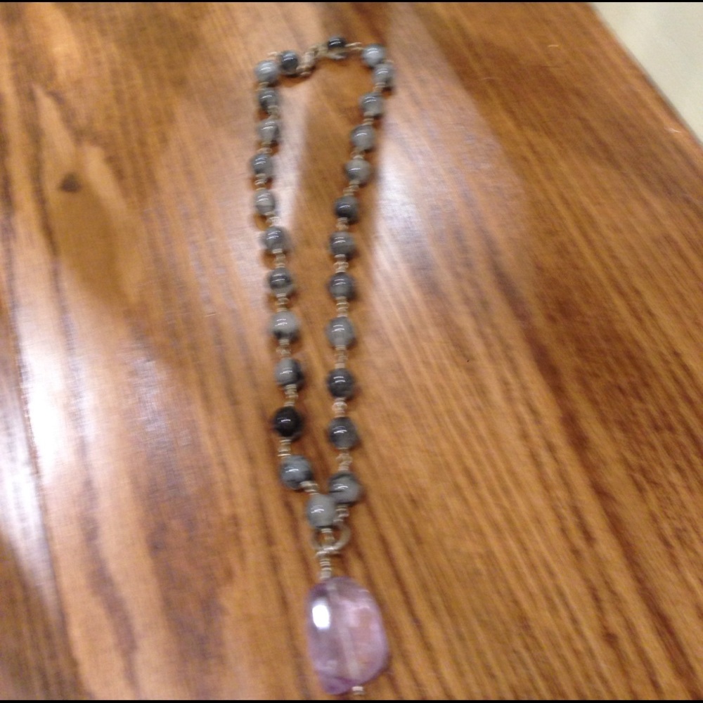 Necklace with rose quartz pendant