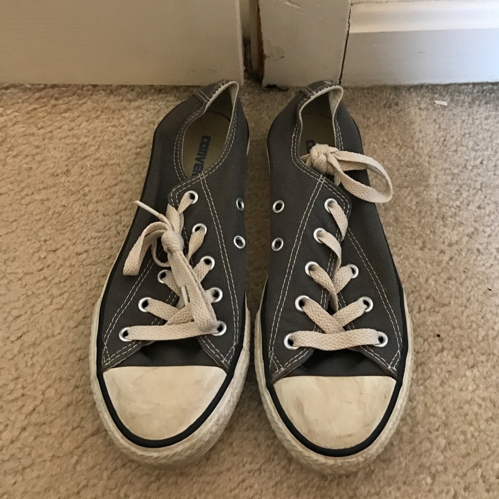 Grey converse low tops