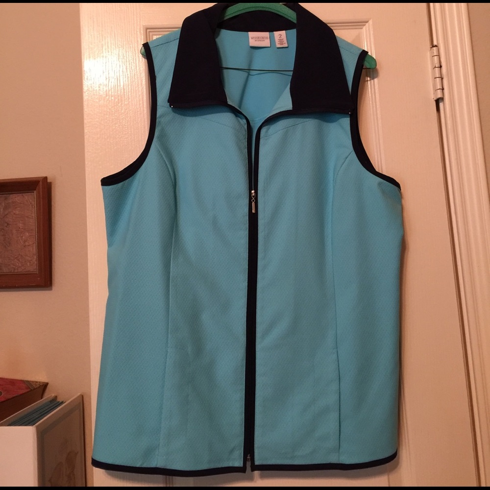 Like new Chicos turquoise & navy lightweight vest.