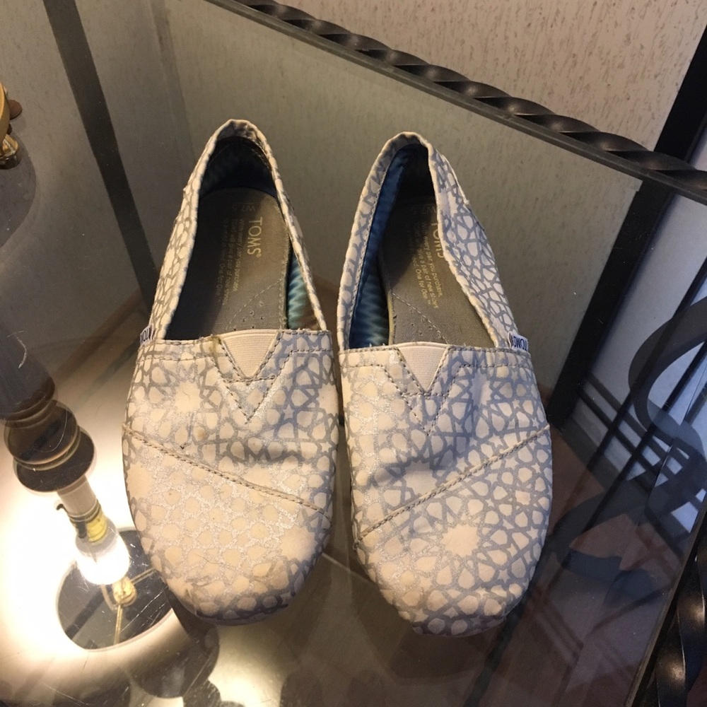 Silver patterned Toms - Picture 2 of 3