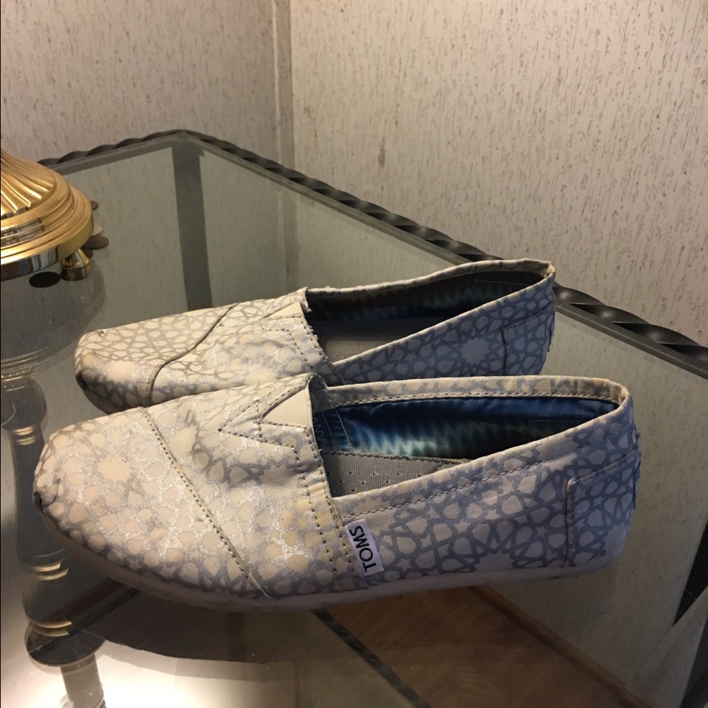 Silver patterned Toms - Picture 3 of 3