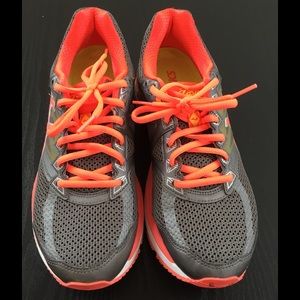Asics GT-2000 size 9