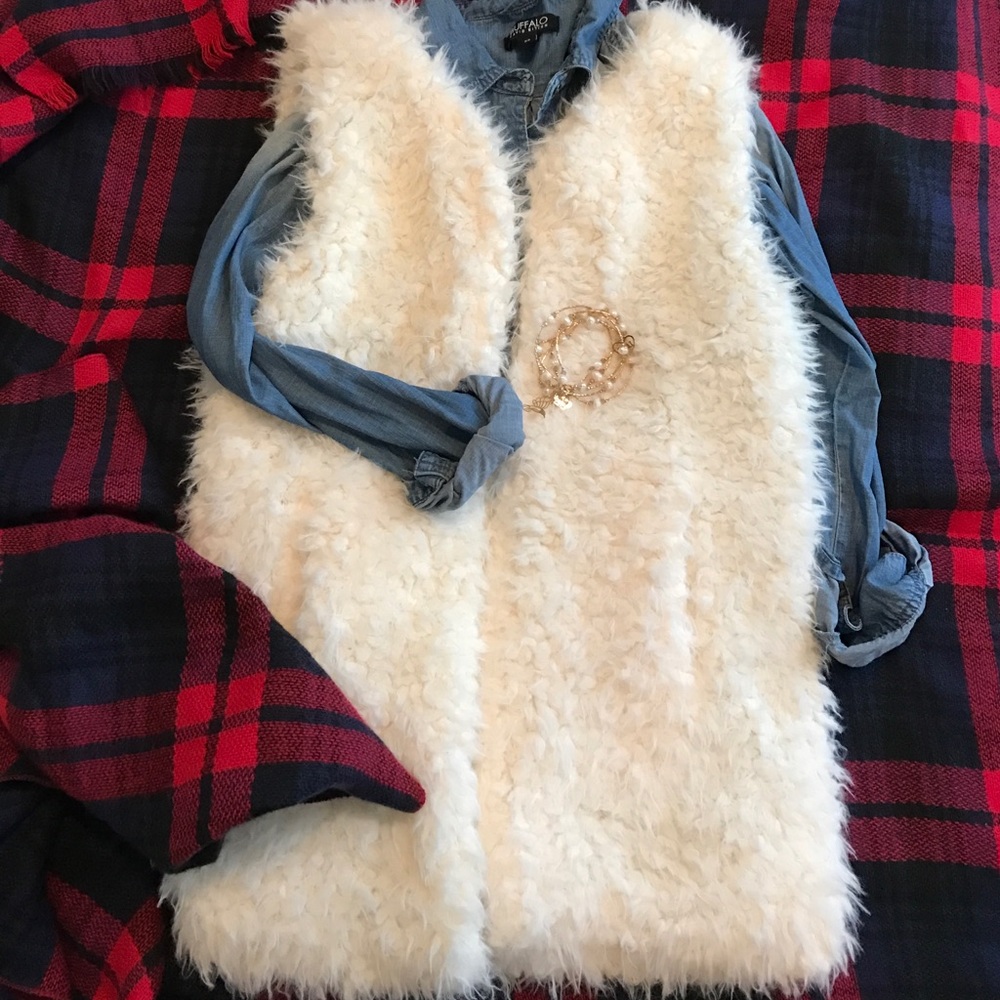 Cream fux fur vest