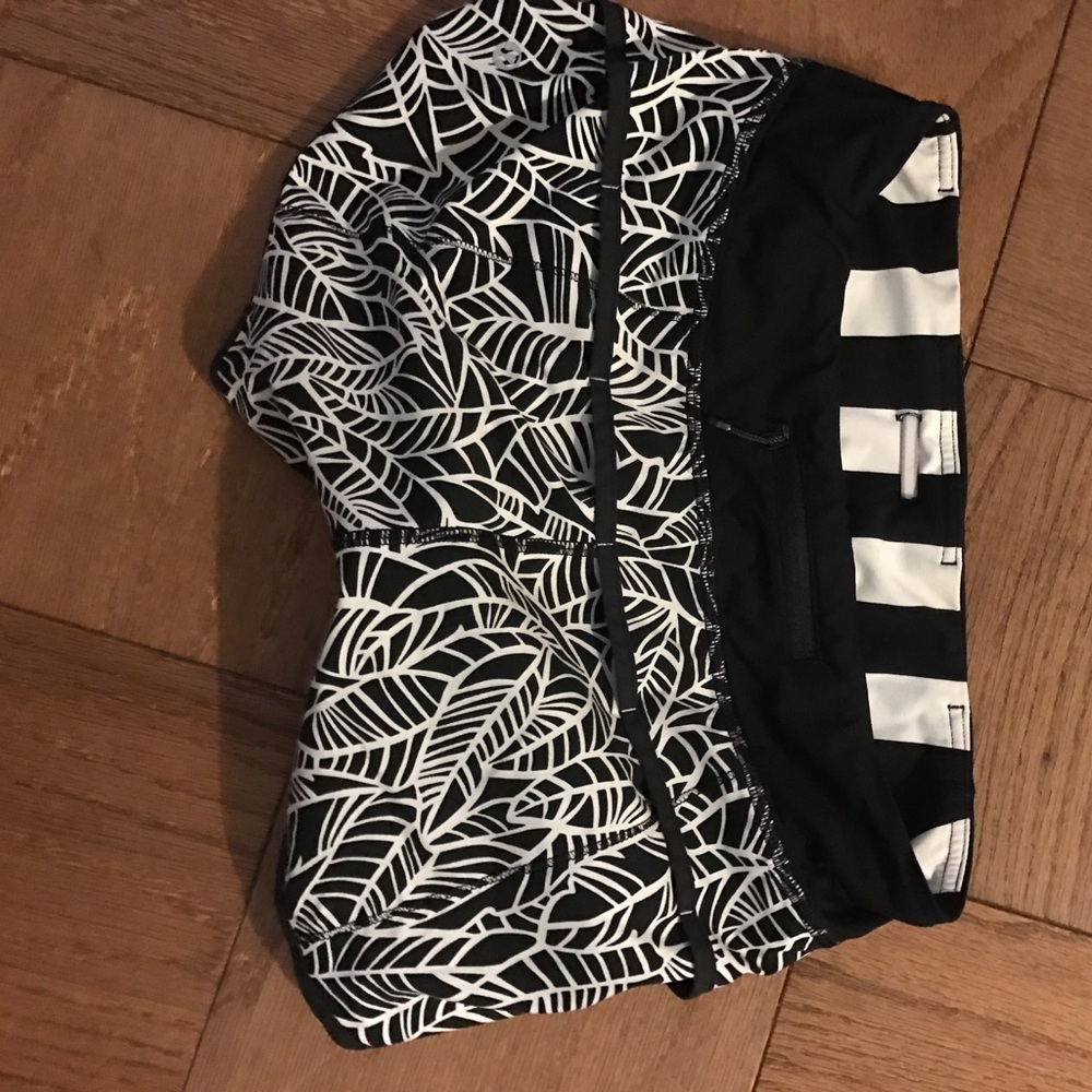 Lululemon Speed shorts - Picture 2 of 2