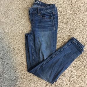 American Eagle Medium wash jegging-style jeans